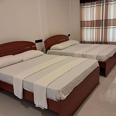 Risenlak Holiday Resort โปลอนนารูวา ภายนอก รูปภาพ