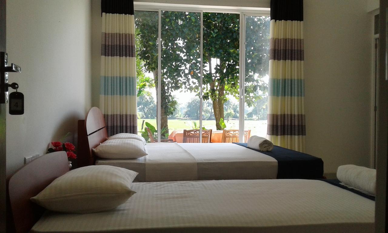 Risenlak Holiday Resort โปลอนนารูวา ภายนอก รูปภาพ