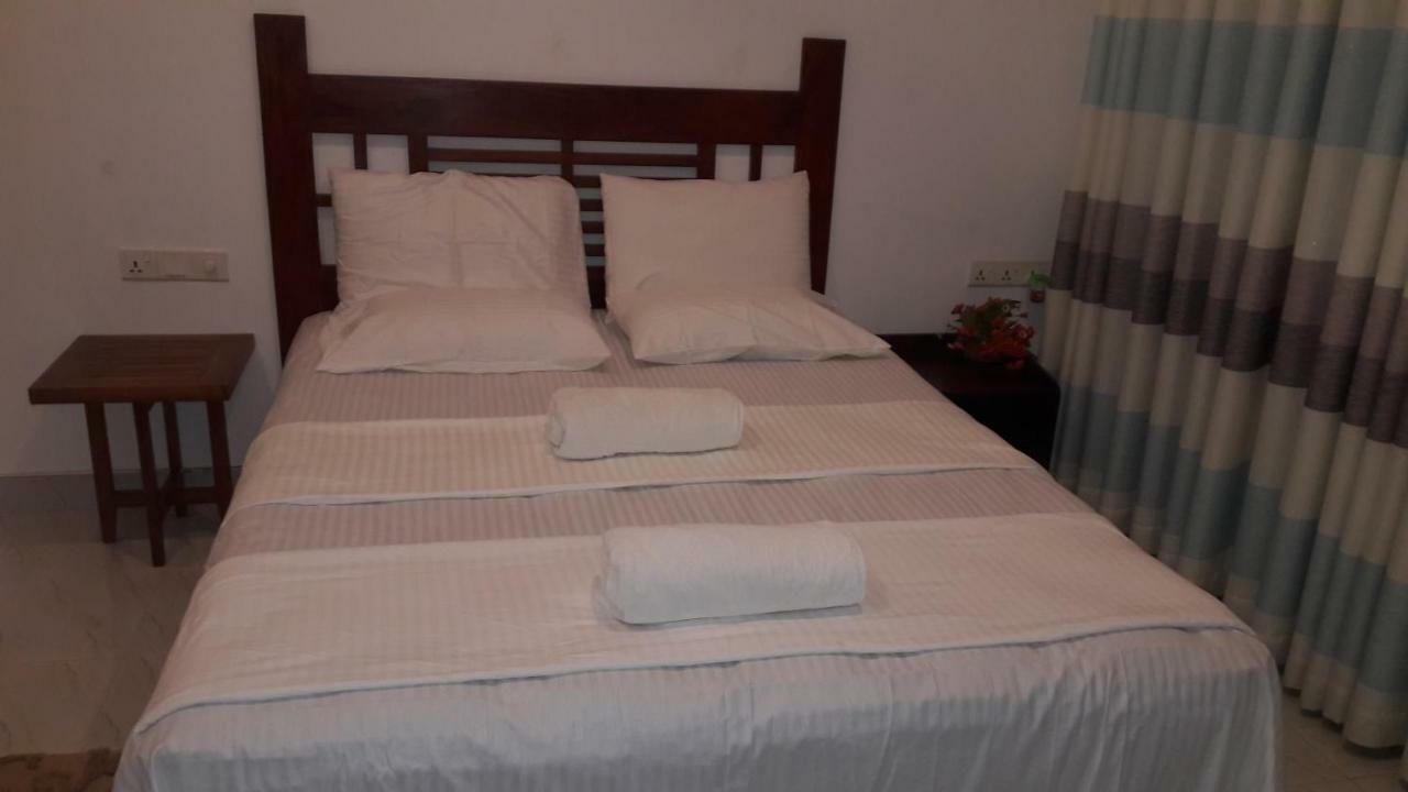 Risenlak Holiday Resort โปลอนนารูวา ภายนอก รูปภาพ