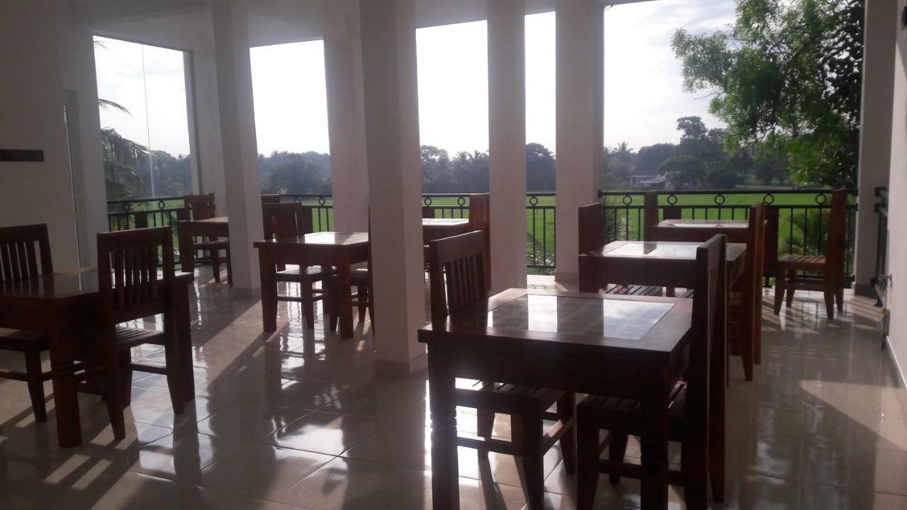Risenlak Holiday Resort โปลอนนารูวา ภายนอก รูปภาพ