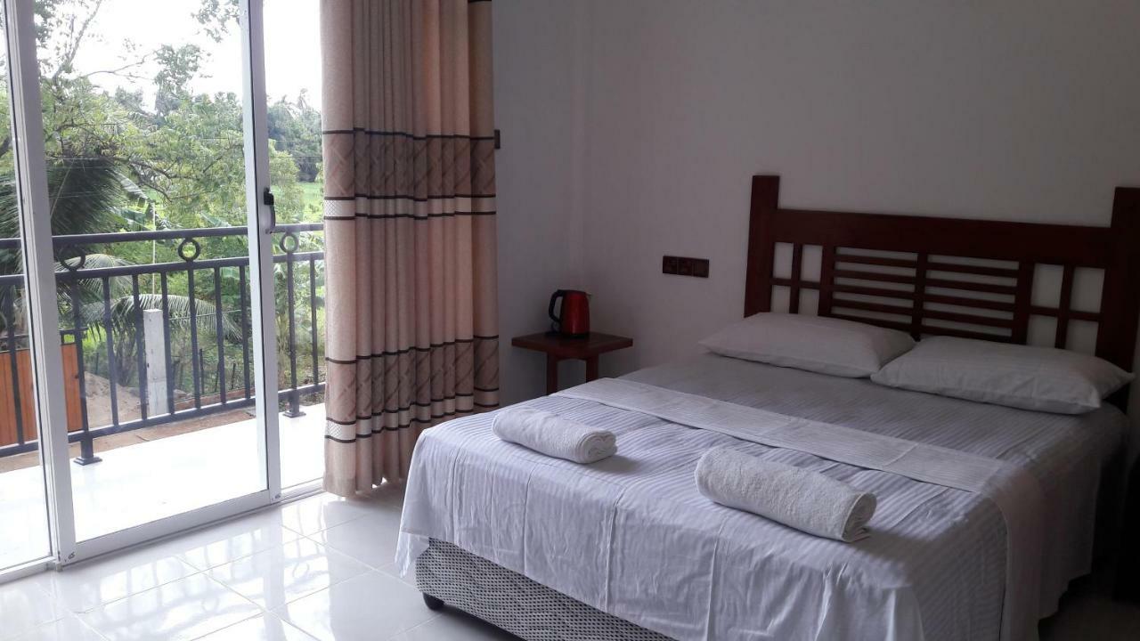 Risenlak Holiday Resort โปลอนนารูวา ภายนอก รูปภาพ