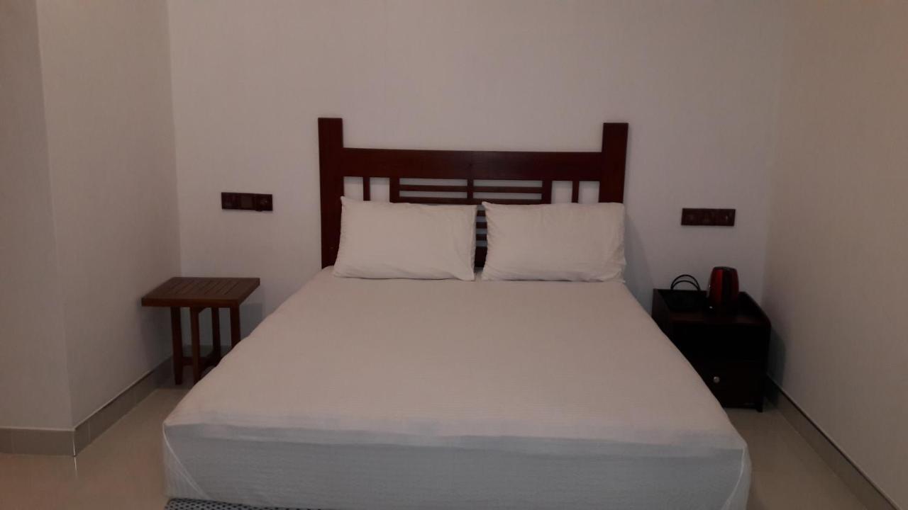 Risenlak Holiday Resort โปลอนนารูวา ภายนอก รูปภาพ